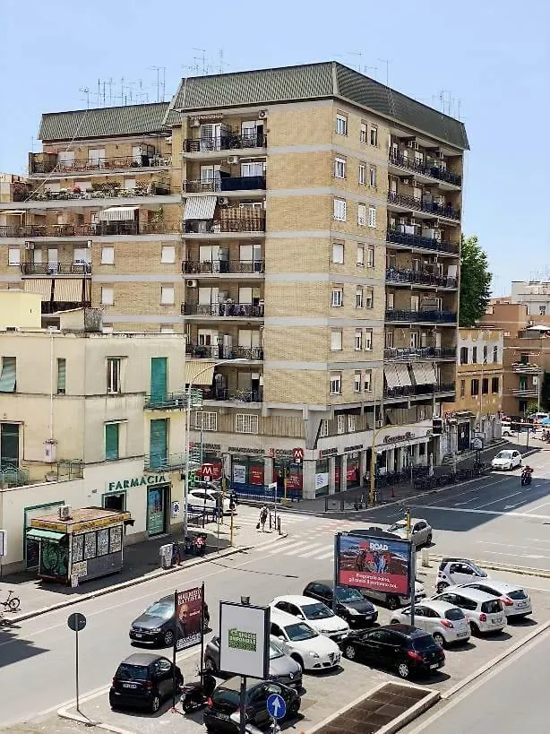 The Italian House In Rome A Pochi Passi Dalla Metro A Lejlighed