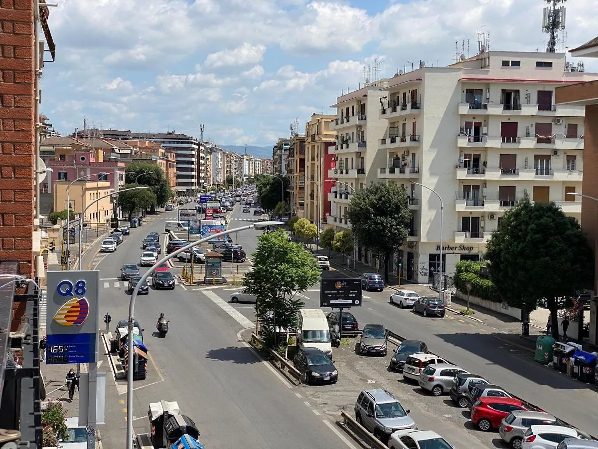 The Italian House In Rome A Pochi Passi Dalla Metro A Appartement